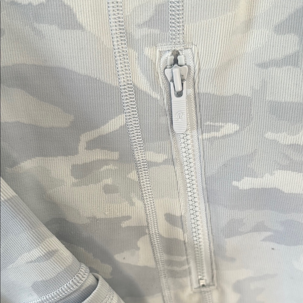 Lululemon Gray Camouflage Zip-Up Jacket - Picture 3 of 4